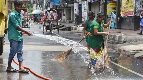 ঢাকায় কোরবানির পশুর বর্জ্য অপসারণ শুরু
