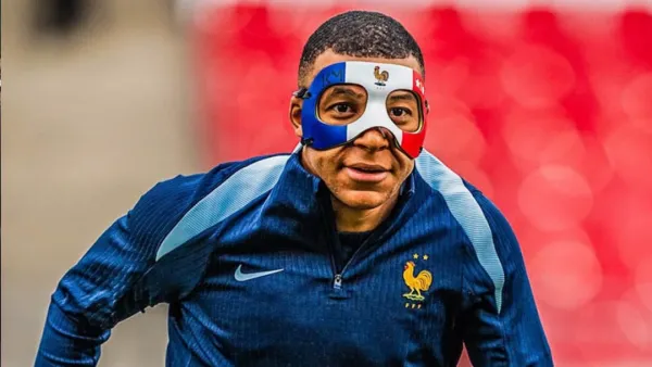 মুখোশ পরে ‘ডাচবধে’ নামবেন এমবাপ্পে