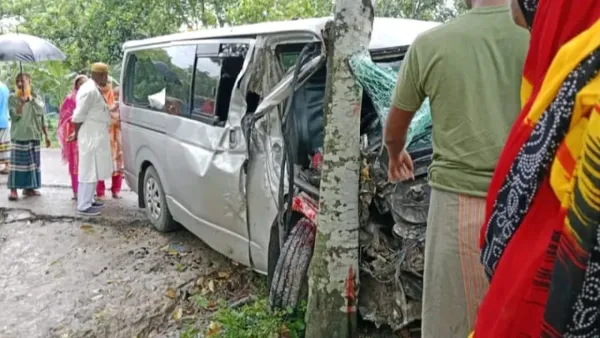 হজ শেষে বাড়ি ফেরার পথে আহত চারজন