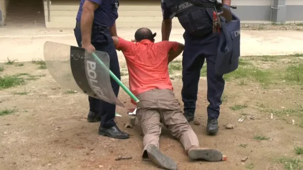 রাজশাহীতে আওয়ামী লীগ নেতাকে কোপালেন পৌর মেয়র