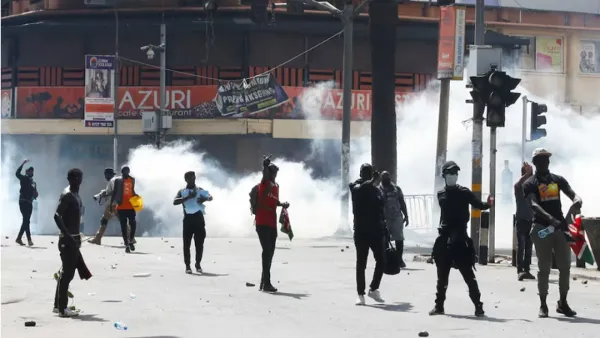 পুলিশের এলোপাতাড়ি গুলির পরও আন্দোলন থামেনি কেনিয়ায়