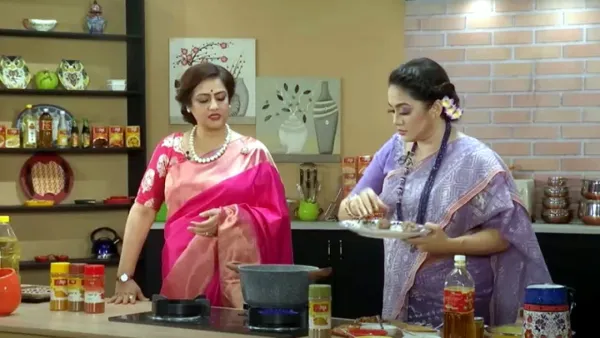 বাংলাদেশে এসে গরুর মাংস রান্না, বিপাকে কলকাতার অভিনেত্রী