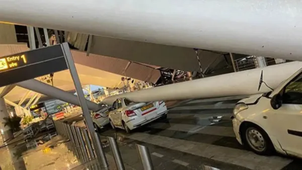 ভারী বর্ষণে দিল্লিতে ভেঙে পড়েছে বিমানবন্দরের ছাদ, নিহত ১