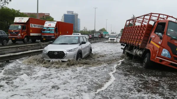 বৃষ্টিতে বিপর্যস্ত দিল্লি, ১১ জনের মৃত্যু