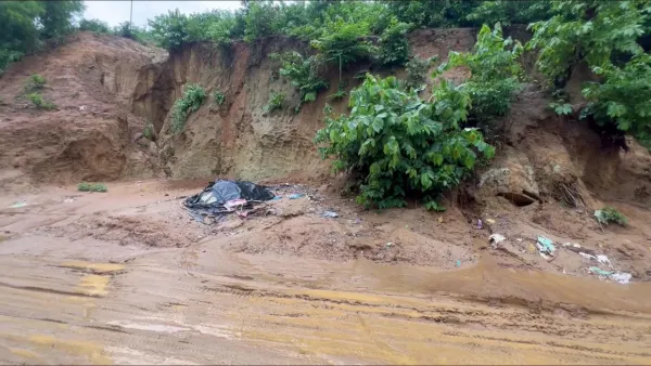 ভারী বর্ষণে পাহাড় ধসের শঙ্কায় খাগড়াছড়ির বাসিন্দারা