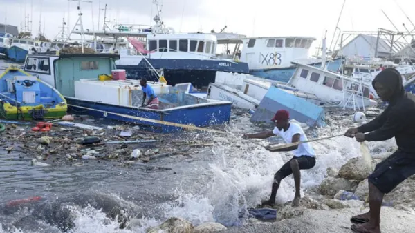 ঘূর্ণিঝড় ‌‘বেরিল’র আঘাতে লন্ডভন্ড ক্যারিবীয় দ্বীপ