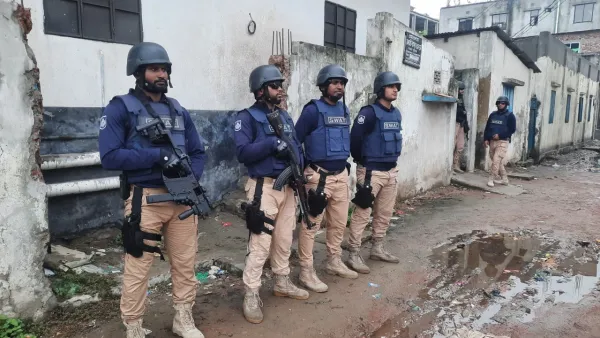 রূপগঞ্জে জঙ্গি আস্তানা সন্দেহে বাড়ি ঘেরাও