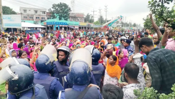 গাজীপুরে শ্রমিক-পুলিশ সংঘর্ষ, ওসিসহ আহত ৬