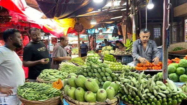 টানা বৃষ্টির প্রভাবে বেড়েছে সবজির দাম