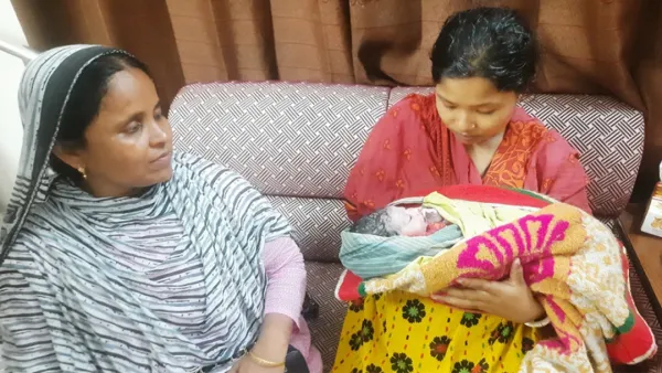 প্ল্যাটফর্মেই সন্তানের জন্ম দিলেন গৃহবধূ