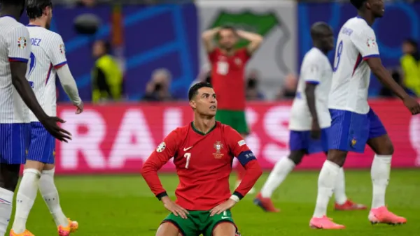 রোনালদোর পর্তুগালকে কাঁদিয়ে সেমিতে এমবাপ্পের ফ্রান্স