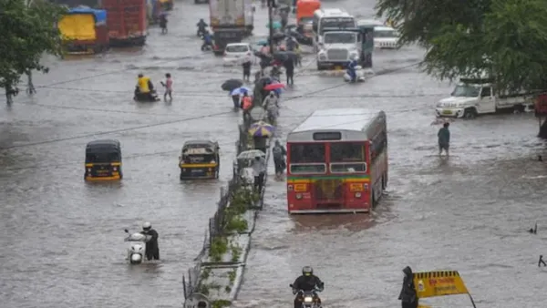 ভারি বৃষ্টির কবলে মুম্বাই
