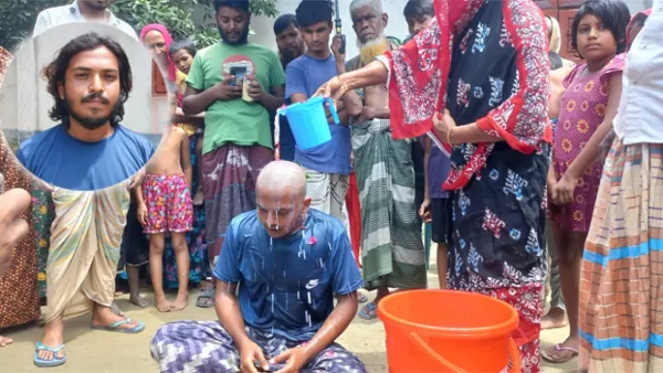 প্রেমে ব্যর্থ হয়ে মাথা ন্যাড়া, সোনা-রুপা মিশিয়ে দুধ দিয়ে গোসল