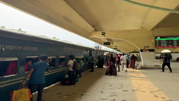 সাড়ে ৫ ঘণ্টা পর ঢাকায় ট্রেন চলাচল শুরু