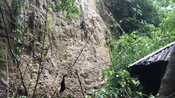 কক্সবাজারে পাহাড় ধস, শিশুসহ ২ জনের মৃত্যু