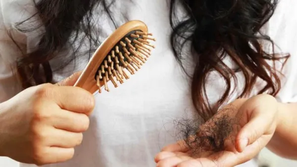 অতিরিক্ত চুল পড়ার ৭ কারণ, রোধে কী করবেন?