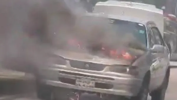 রাজধানীতে প্রাইভেটকারে আগুন