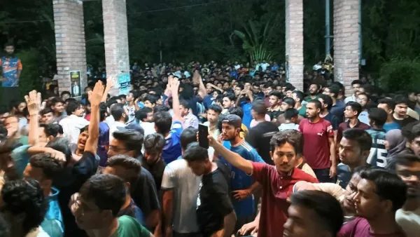 মধ্যরাতে ‘রাজাকার’স্লোগানে উত্তপ্ত জাবি, আন্দোলনকারী শিক্ষার্থীকে জিজ্ঞাসাবাদ