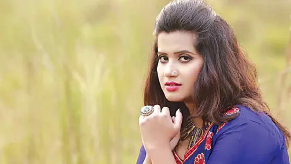 ‘মেকাপ ছাড়া তুমি যেমন বিশ্রী, তোমার কর্মকাণ্ড তেমন বিশ্রী’