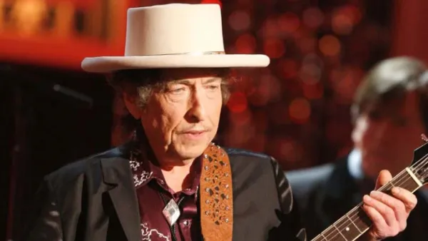 বব ডিলানের কনসার্টে মোবাইল ব্যবহার নিষিদ্ধ