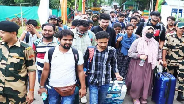 আতঙ্কে দেশে ফিরে যাচ্ছেন বিদেশি শিক্ষার্থীরা