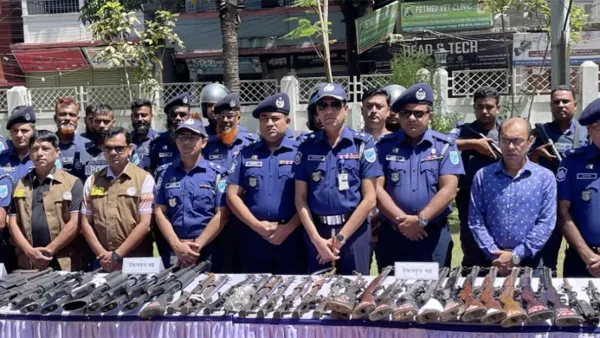 নরসিংদী কারাগার থেকে লুট হওয়া ৪৫ অস্ত্র উদ্ধার, জঙ্গি গ্রেপ্তার