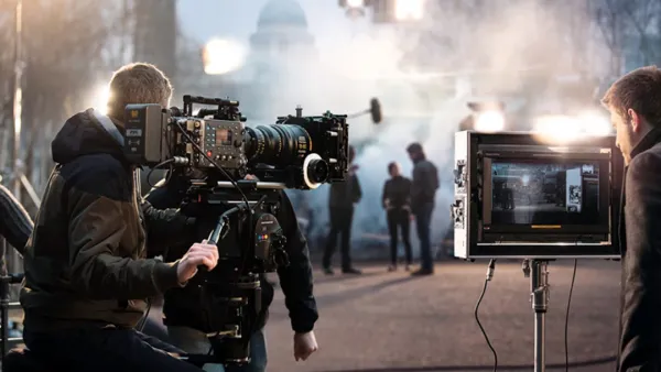 গোপনে শুটিং বাংলাদেশে, কাজ বন্ধ কলকাতায়