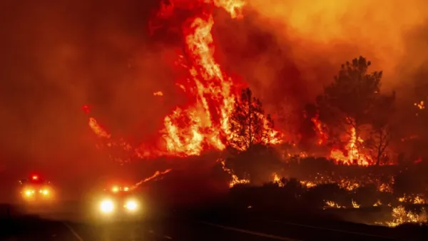 ক্যালিফোর্নিয়ায় ভয়াবহ দাবানল, ঘণ্টায় পুড়ছে ৫ হাজার একর জমি