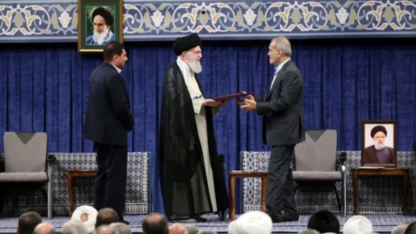 আনুষ্ঠানিকভাবে প্রেসিডেন্টের দায়িত্ব নিলেন পেজেশকিয়ান