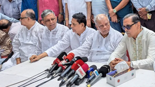 আগুনে ক্ষতিগ্রস্ত সেতু ও দুর্যোগ ভবন পরিদর্শন ১৪ দলের