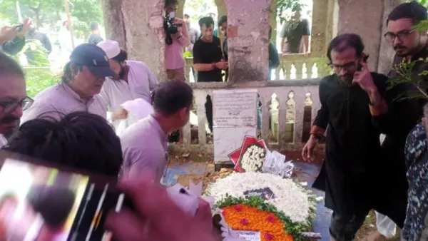 বাবার কবরে চিরনিদ্রায় শাফিন আহমেদ