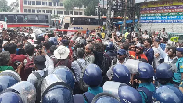 ছাত্র-জনতা হত্যার প্রতিবাদে গানের মিছিল, পুলিশের বাধা