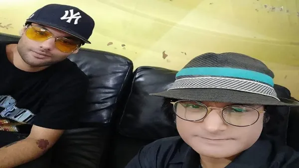 শাফিনকে কবরে নামানোর সময়ে জ্ঞান হারালেন ছেলে