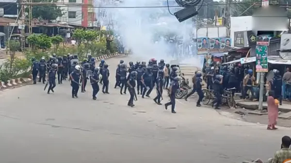 ফরিদপুরে শিক্ষার্থীদের সঙ্গে পুলিশ-শ্রমিক লীগের সংঘর্ষ