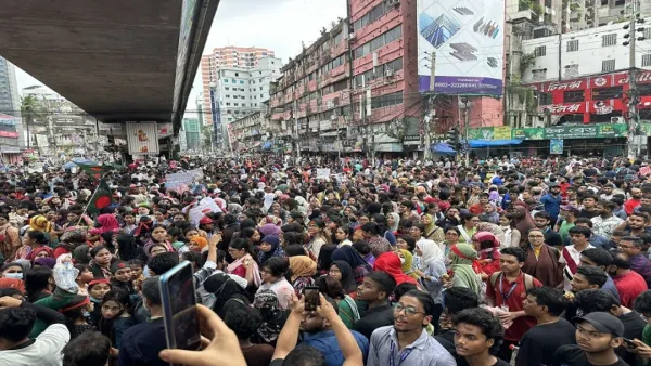 শান্তিনগরে শিক্ষার্থীদের বিক্ষোভ