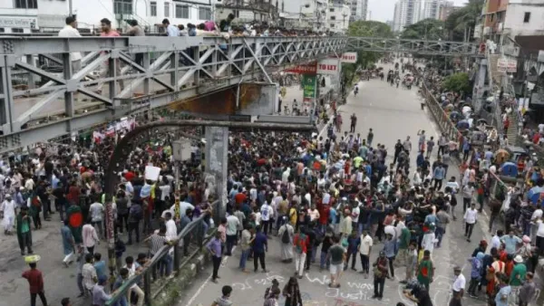 সায়েন্সল্যাব থেকে শহীদ মিনার অভিমুখে আন্দোলনকারীরা