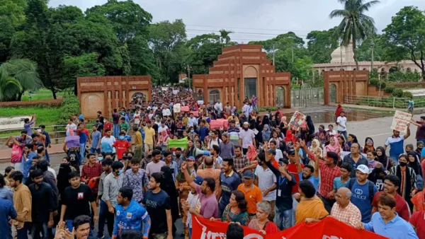 জাবির হল খুলে দিতে ২৪ ঘণ্টার আল্টিমেটাম, ঢাকা-আরিচা সড়ক অবরোধ