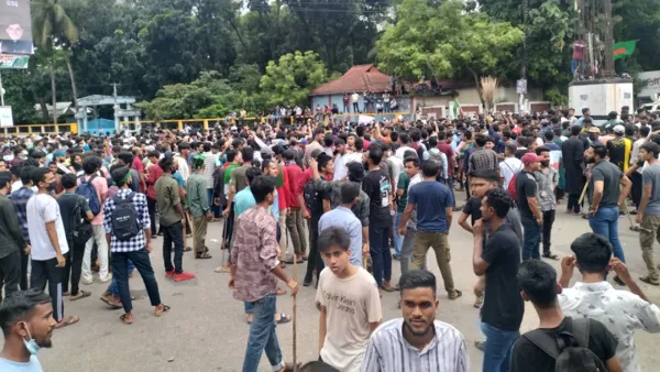 সিলেটে সড়ক অবরোধ করে আন্দোলনকারীদের বিক্ষোভ