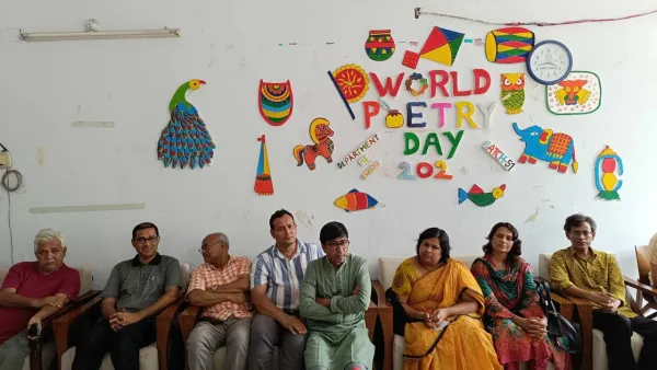 জাবি প্রশাসনকে অবাঞ্ছিত ঘোষণা করলেন শিক্ষকরা