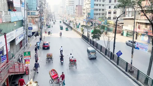 রাজধানীতে গণপরিবহন সংকট, রেল চলাচল বন্ধ