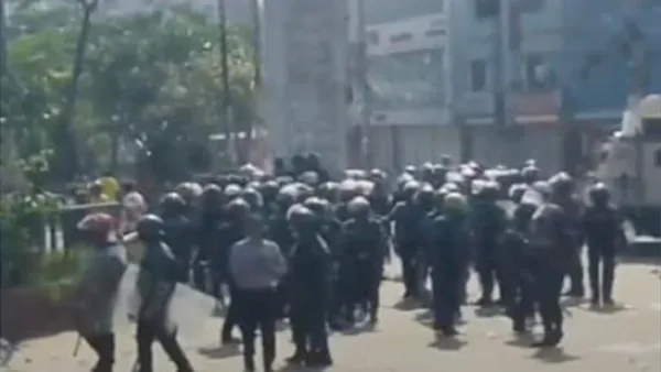 রাজধানীর মোহাম্মদপুরে ত্রিমুখী সংঘর্ষ, গুলি