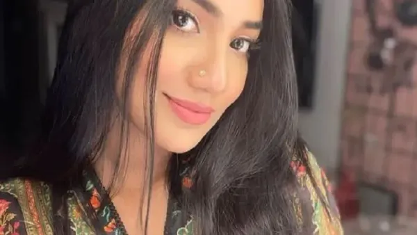 ছাত্রলীগকে অশিক্ষিত, বুড়া সন্ত্রাসী বললেন অভিনেত্রী সুনেরাহ