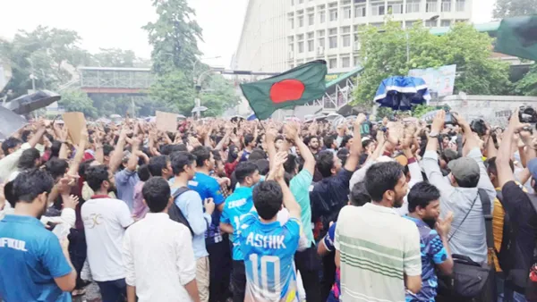 কারফিউ ভেঙে শাহবাগে হাজার হাজার শিক্ষার্থী, ঢাকামুখী লাখো মানুষ