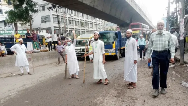 যাত্রাবাড়ী ও সায়েদাবাদে ট্রাফিকের দায়িত্বে মাদ্রাসা ছাত্ররা
