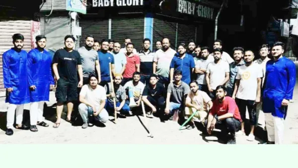 ডাকাত আতঙ্কে নারায়ণগঞ্জে স্থানীয়দের পাহারা