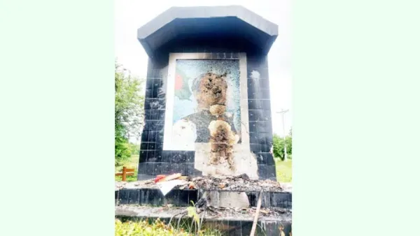 লুট হয়ে গেছে মূল্যবান সামগ্রী