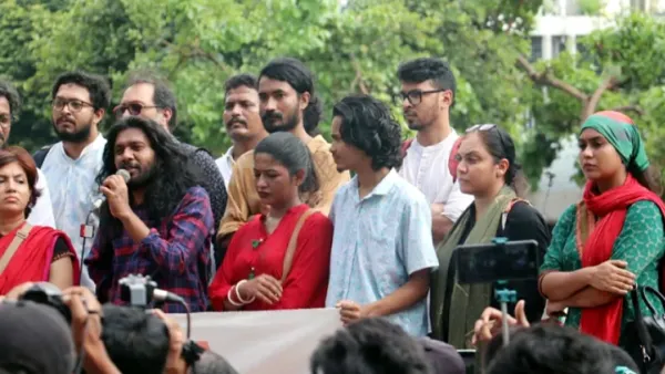 শিল্পীরা আবার শহীদ মিনারে