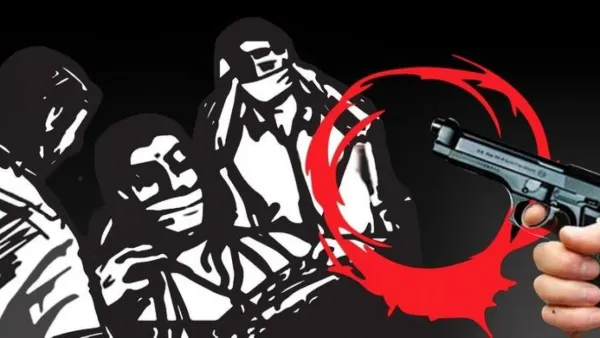 ঘরে ঢুকে স্বামী-স্ত্রীকে কুপিয়ে ডাকাতি