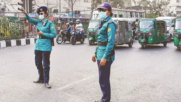 কাজে যোগ দিয়েছেন ট্রাফিক পুলিশের সদস্যরা