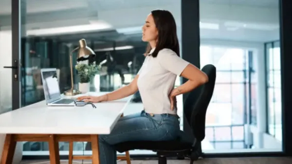 অফিসের চেয়ারে বসেই ব্যায়াম, দূরে থাকবে পিঠ-কোমরের ব্যথা